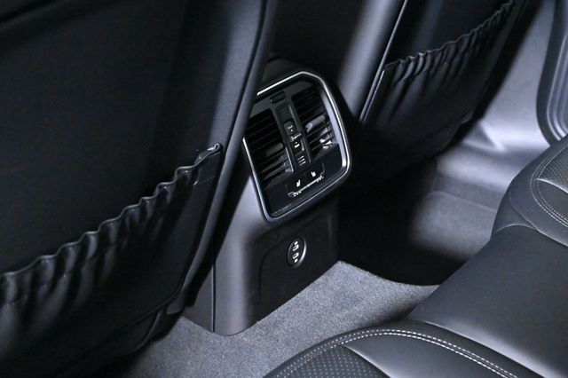 2025 Porsche Macan AWD - 23004402 - 19