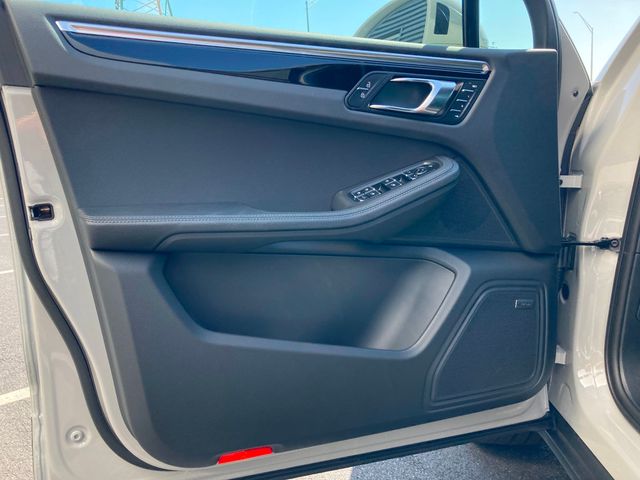 2025 Porsche Macan AWD - 22562199 - 21