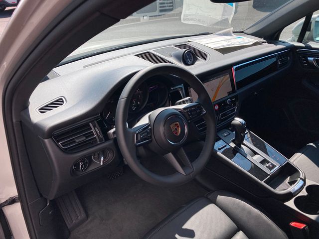 2025 Porsche Macan AWD - 22562199 - 22