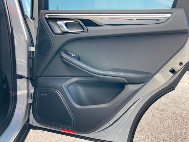 2025 Porsche Macan AWD - 22562199 - 31