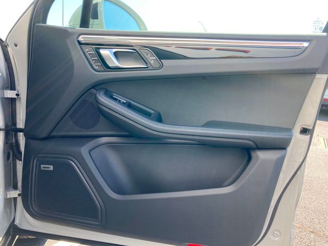 2025 Porsche Macan AWD - 22562199 - 32