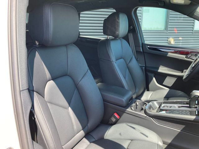 2025 Porsche Macan AWD - 22562199 - 35