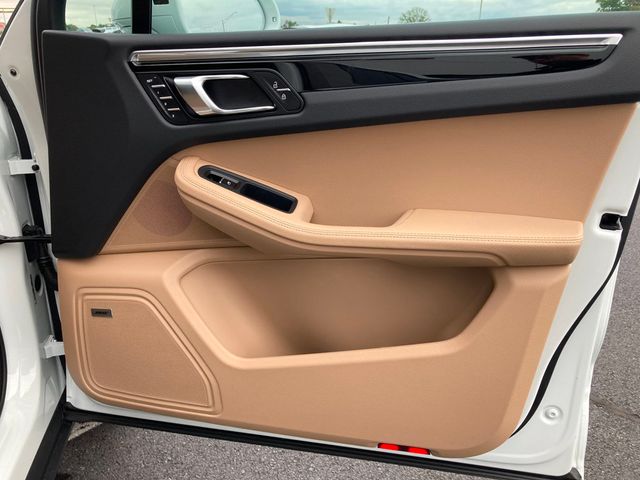 2025 Porsche Macan AWD - 22607299 - 30