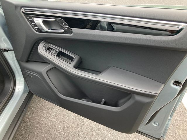 2025 Porsche Macan AWD - 22802530 - 25