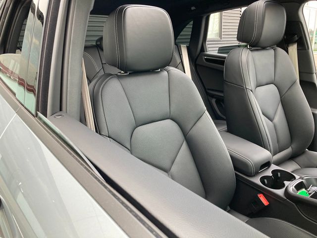 2025 Porsche Macan AWD - 22802530 - 27