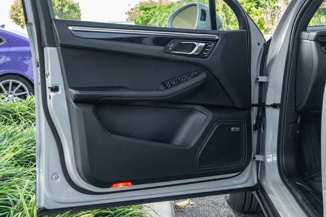 2025 Porsche Macan Base - Photo 29
