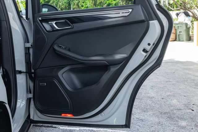 2025 Porsche Macan Base - Photo 31