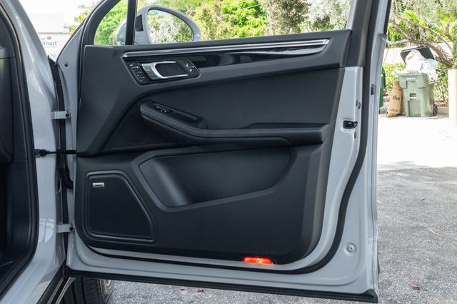 2025 Porsche Macan Base - Photo 32