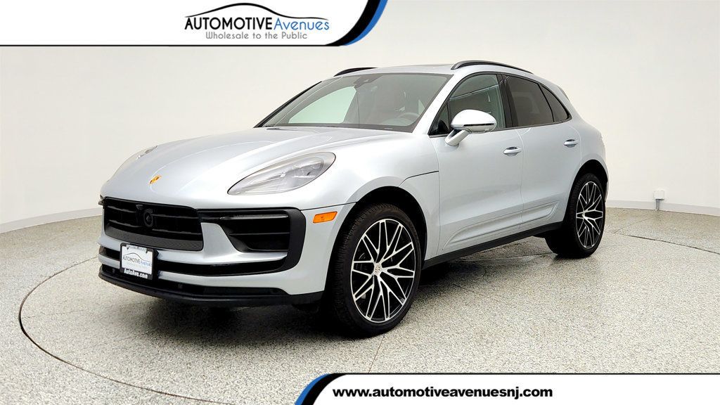 2025 Porsche Macan AWD w/ 21'' RS Spyder Wheels, Surround View & Two-Tone Leather - 23041127 | Video 1