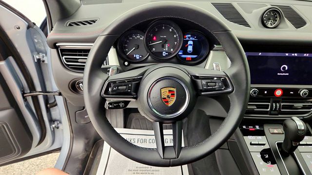 2025 Porsche Macan AWD w/ 21'' RS Spyder Wheels, Surround View & Two-Tone Leather - 23041127 - 13