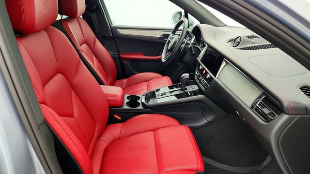 2025 Porsche Macan AWD w/ 21'' RS Spyder Wheels, Surround View & Two-Tone Leather - 23041127 - 24