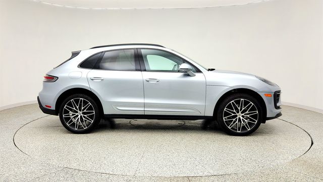 2025 Porsche Macan AWD w/ 21'' RS Spyder Wheels, Surround View & Two-Tone Leather - 23041127 - 3