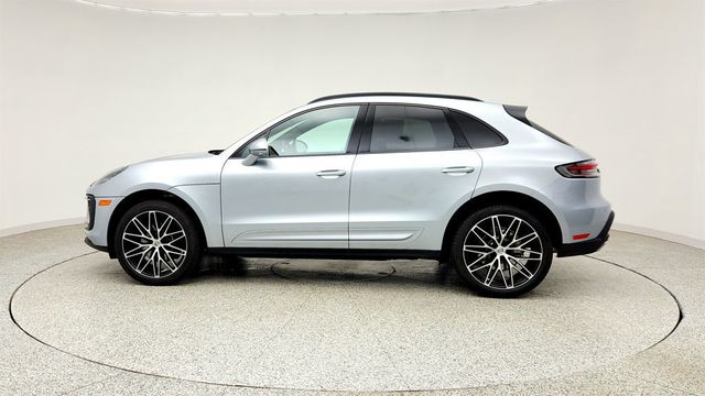 2025 Porsche Macan AWD w/ 21'' RS Spyder Wheels, Surround View & Two-Tone Leather - 23041127 - 7