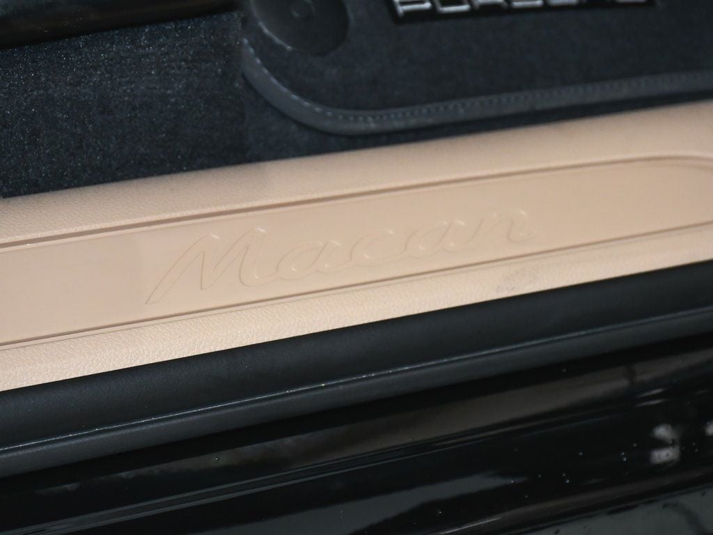 2025 Porsche Macan Base photo 13
