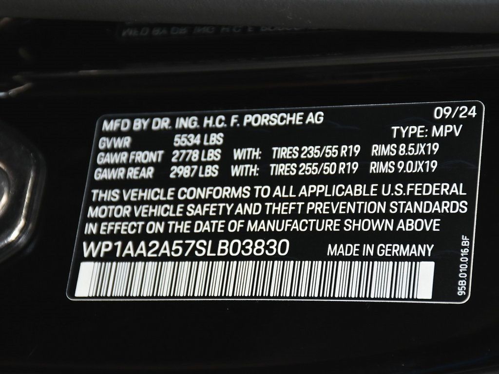 2025 Porsche Macan Base photo 17