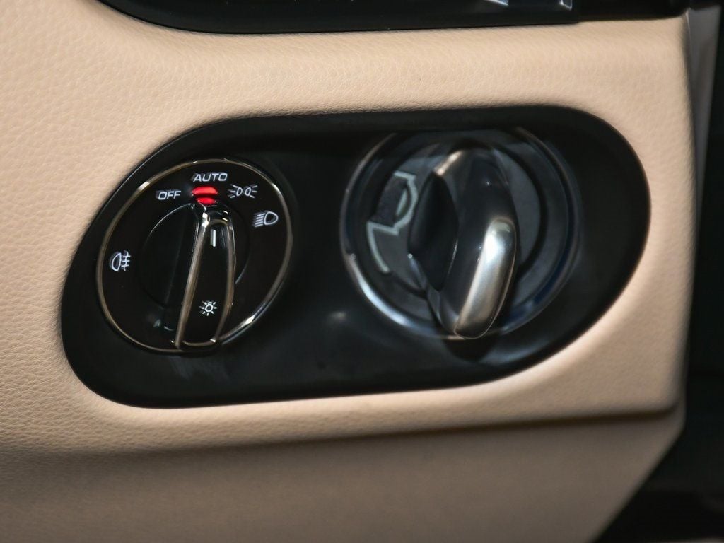 2025 Porsche Macan Base photo 18