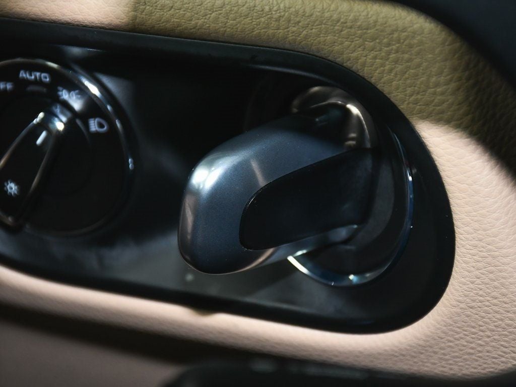 2025 Porsche Macan Base photo 28