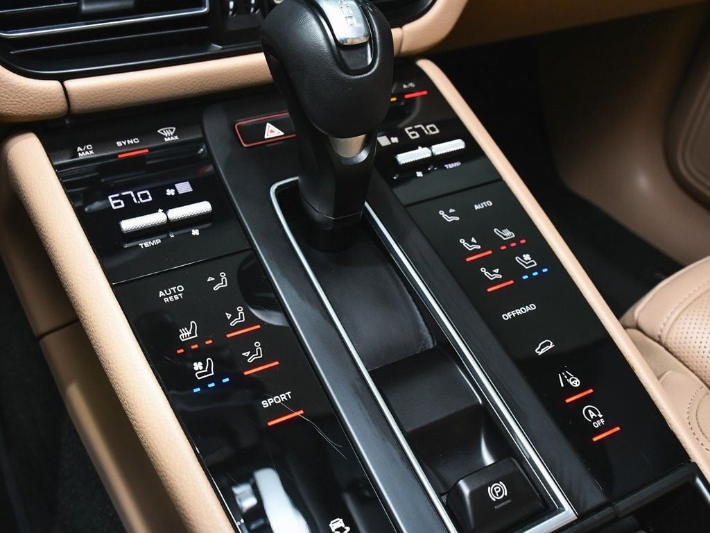 2025 Porsche Macan Base photo 29