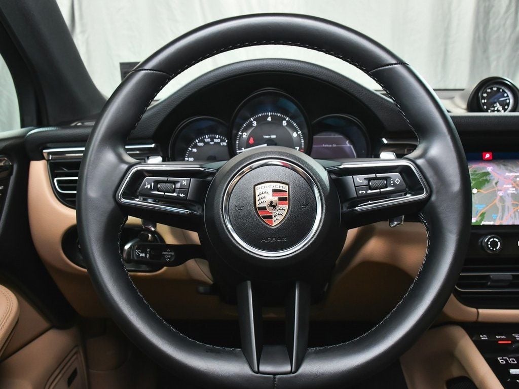 2025 Porsche Macan Base photo 30