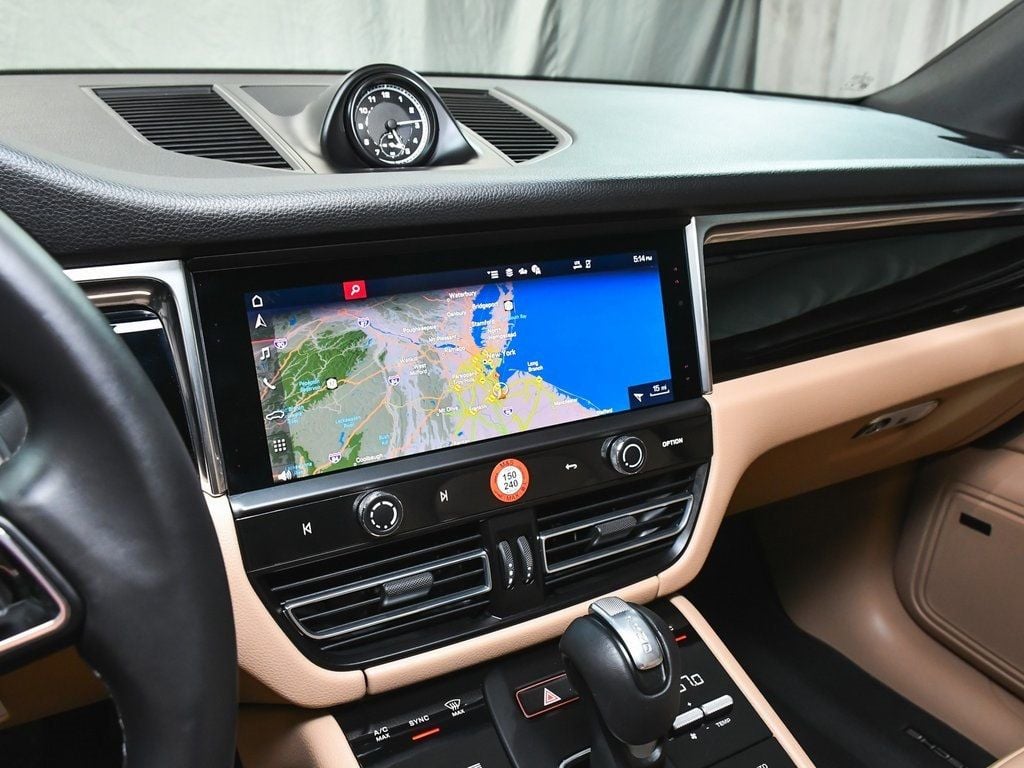 2025 Porsche Macan Base photo 35