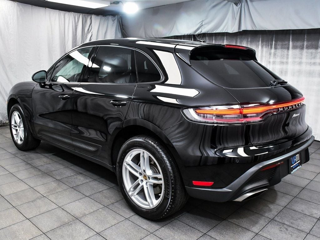 2025 Porsche Macan Base photo 4