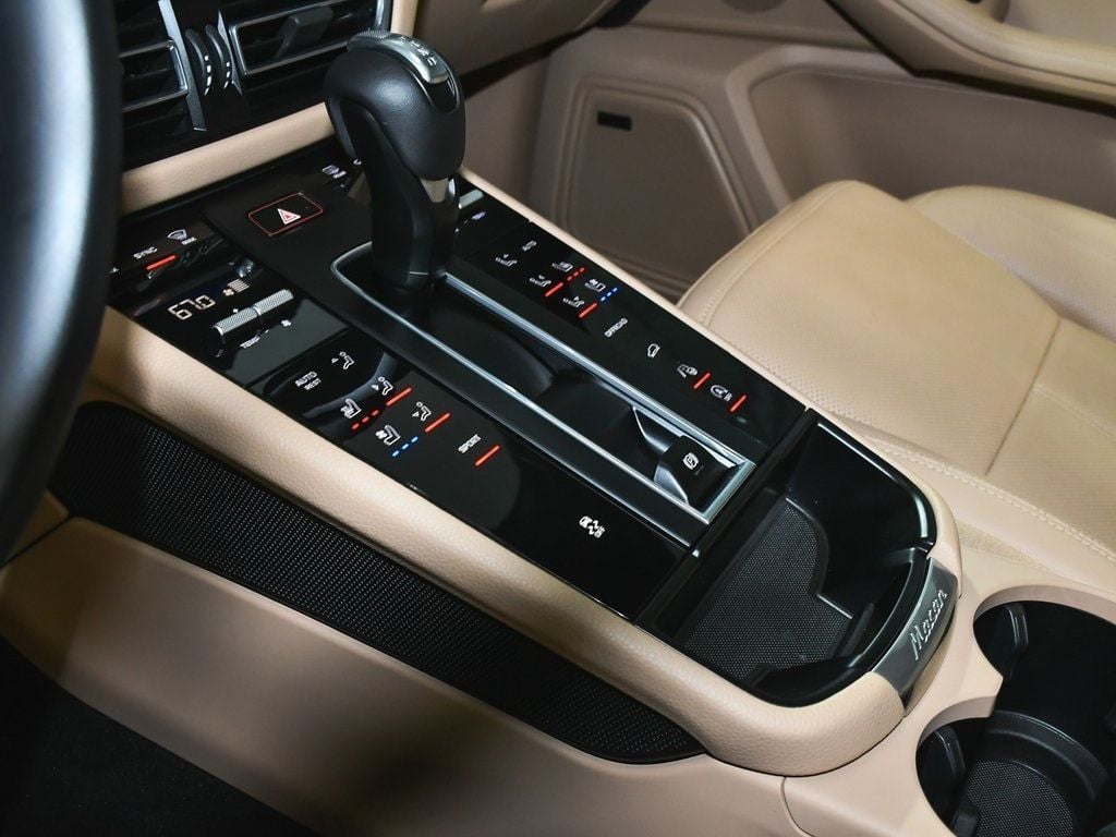 2025 Porsche Macan Base photo 37