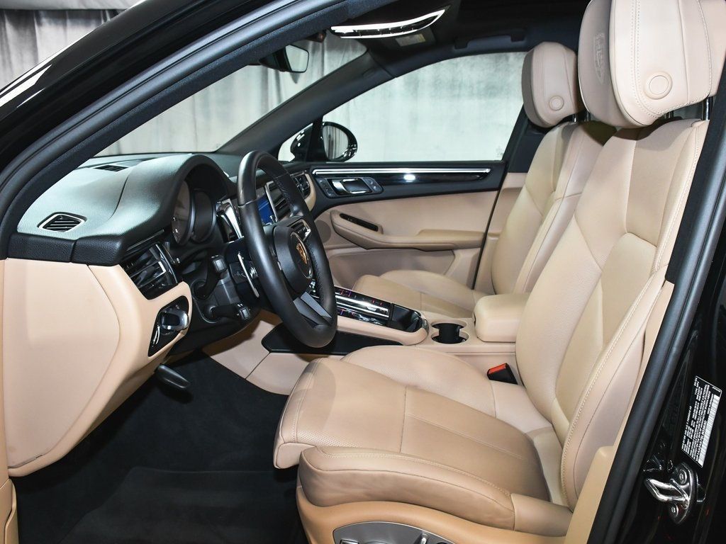 2025 Porsche Macan Base photo 40