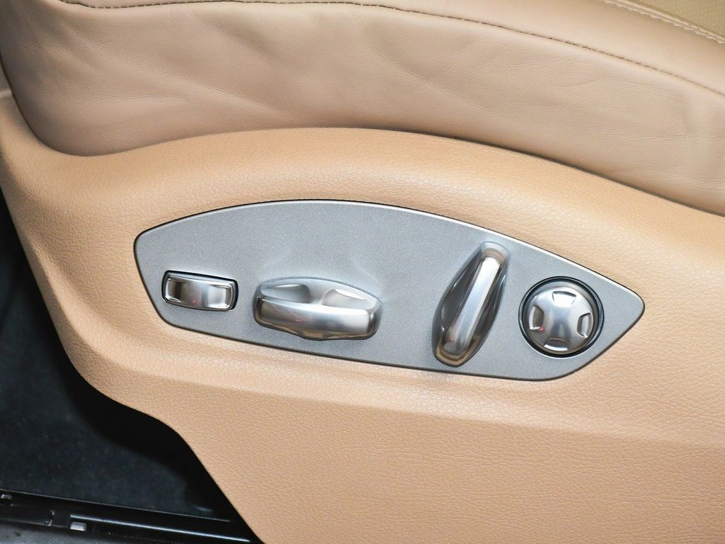 2025 Porsche Macan Base photo 41