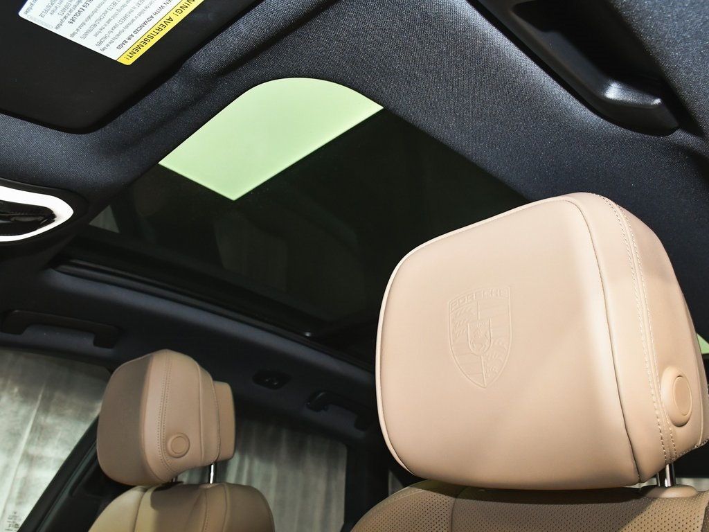 2025 Porsche Macan Base photo 42