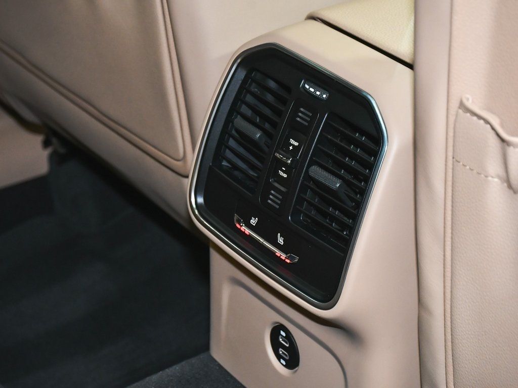 2025 Porsche Macan Base photo 45