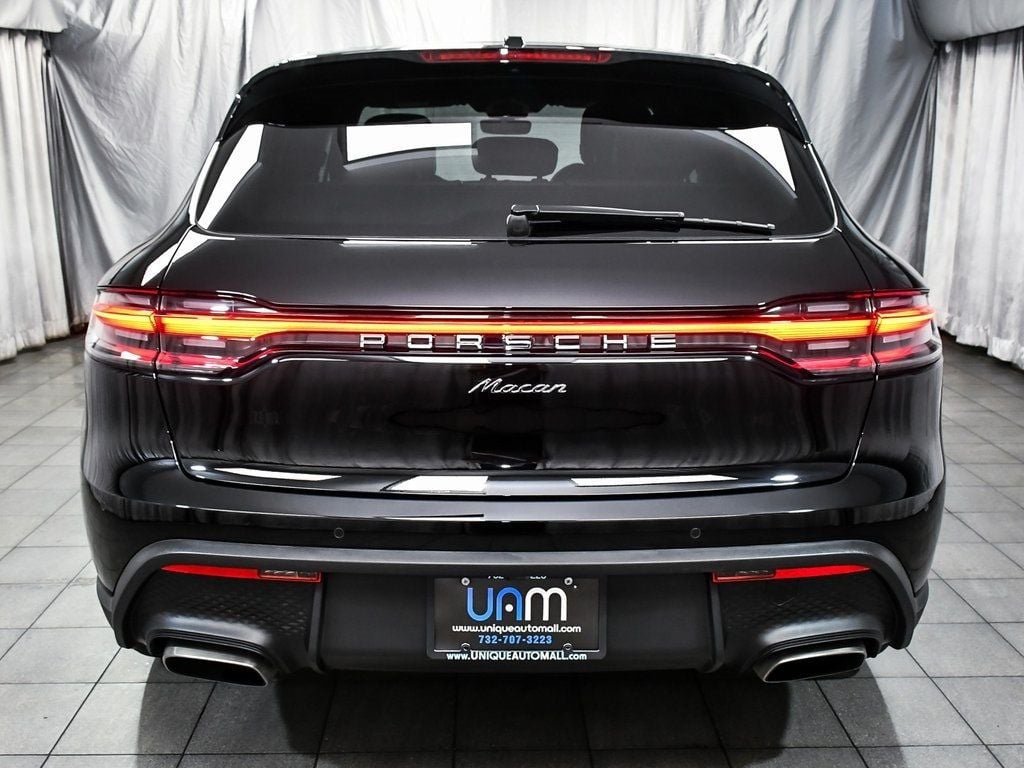2025 Porsche Macan Base photo 5