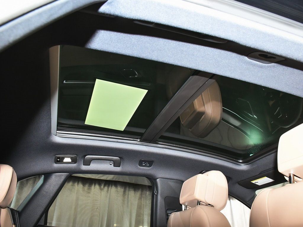 2025 Porsche Macan Base photo 48