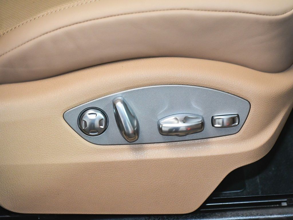 2025 Porsche Macan Base photo 50