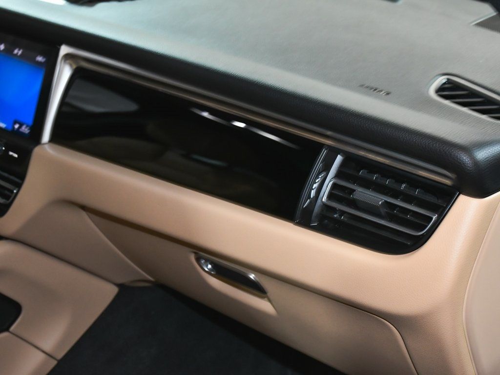2025 Porsche Macan Base photo 52