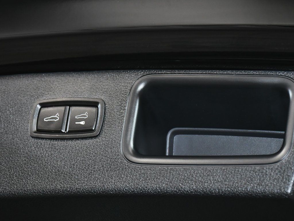 2025 Porsche Macan Base photo 55