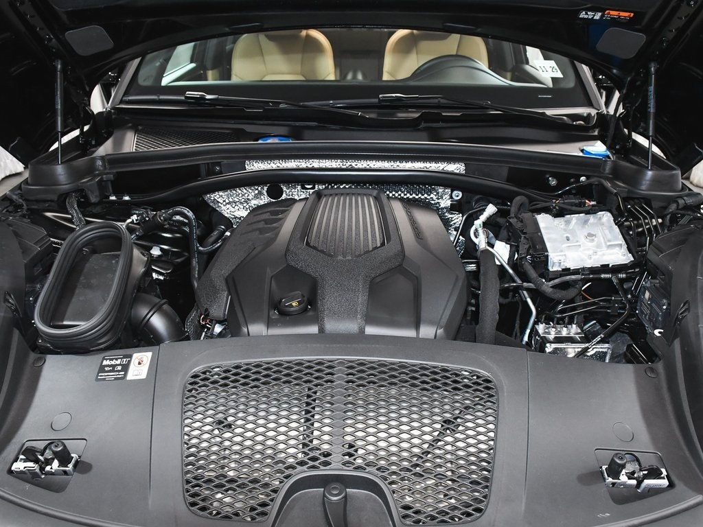 2025 Porsche Macan Base photo 57
