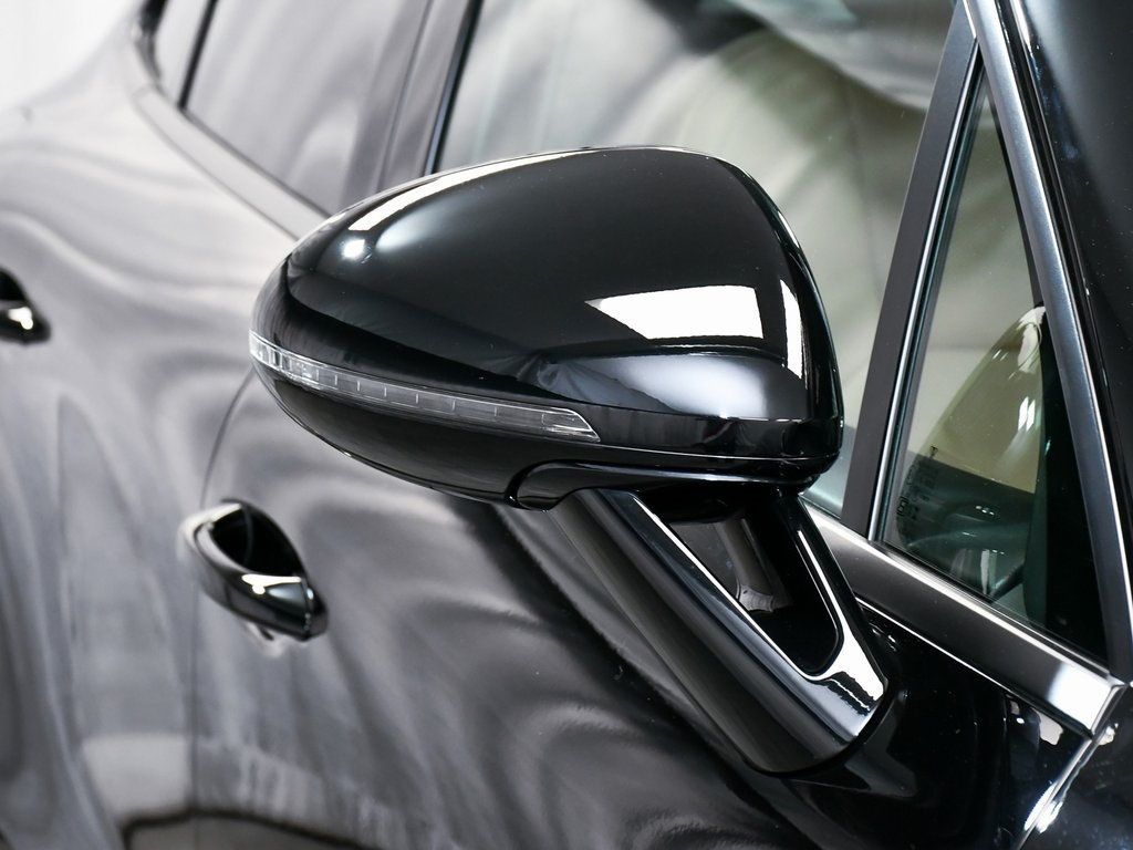 2025 Porsche Macan Base photo 58