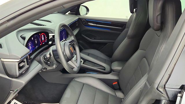 2025 Porsche Macan Electric 4 AWD with Comfort Seats, Surround View & InnoDrive - 22978515 - 16