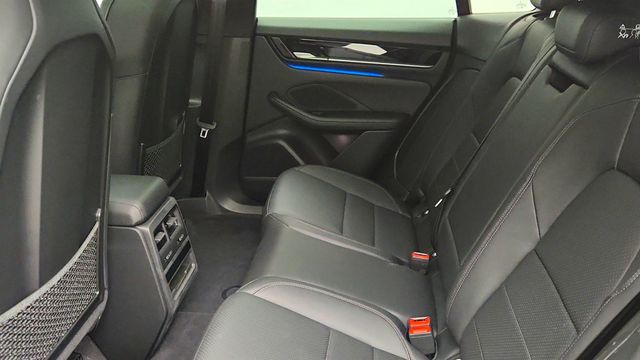 2025 Porsche Macan Electric 4 AWD with Comfort Seats, Surround View & InnoDrive - 22978515 - 17