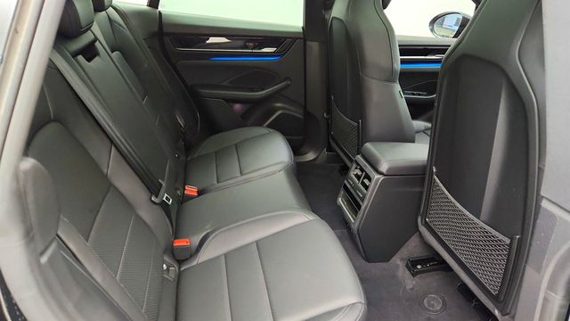 2025 Porsche Macan Electric 4 AWD with Comfort Seats, Surround View & InnoDrive - 22978515 - 19
