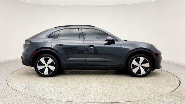 2025 Porsche Macan Electric 4 AWD with Comfort Seats, Surround View & InnoDrive - 22978515 - 3