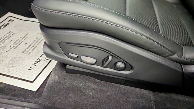 2025 Porsche Macan Electric 4 AWD w/ Premium Package & 21'' Wheels (351-mile range) - 22983242 - 11