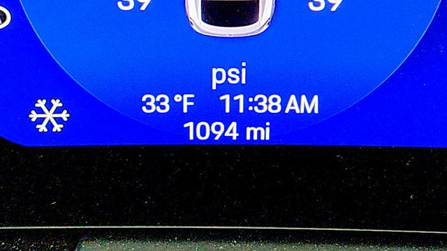 2025 Porsche Macan Electric 4 AWD w/ Premium Package & 21'' Wheels (351-mile range) - 22983242 - 15