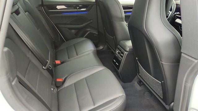 2025 Porsche Macan Electric 4 AWD w/ Premium Package & 21'' Wheels (351-mile range) - 22983242 - 25