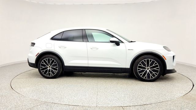 2025 Porsche Macan Electric 4 AWD w/ Premium Package & 21'' Wheels (351-mile range) - 22983242 - 3