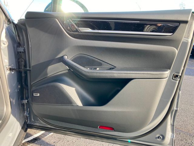 2025 Porsche Macan Electric 4S AWD - 22753139 - 30