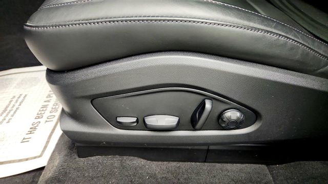 2025 Porsche Macan Electric RWD w/ Premium Pkg, Passenger Display & Surround View - 23033796 - 10