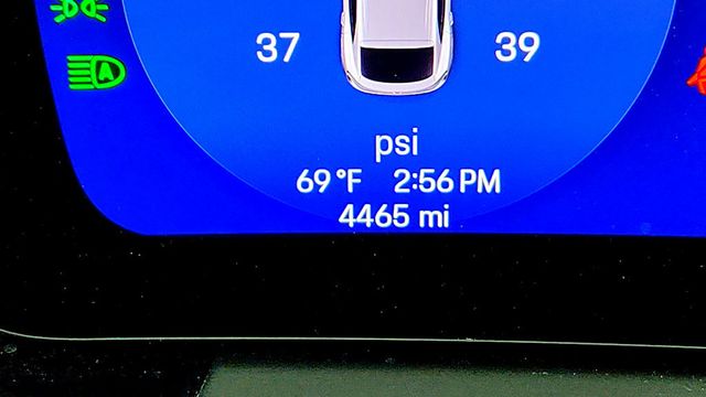 2025 Porsche Macan Electric RWD w/ Premium Pkg, Passenger Display & Surround View - 23033796 - 14