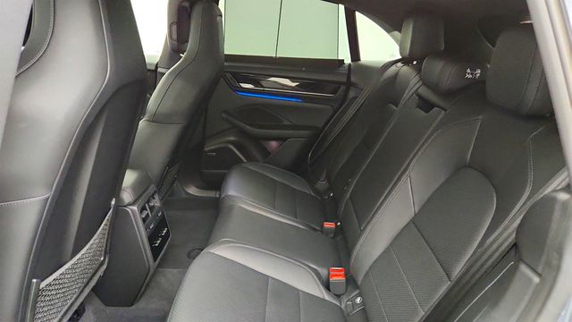 2025 Porsche Macan Electric RWD w/ Premium Pkg, Passenger Display & Surround View - 23033796 - 19
