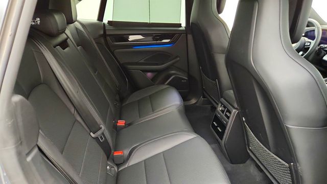 2025 Porsche Macan Electric RWD w/ Premium Pkg, Passenger Display & Surround View - 23033796 - 21